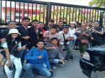 POSE-BERSAMA-Aliansi-rakyat-NTT-usai-bertemu-Polda-NTT.jpg