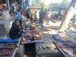 Penjual-Tenun-Ikat-di-Pasar-Alok-Kota-Maumere-Kabupaten-Sikka-Provinsi-NTT.jpg