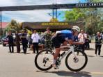Pesepeda-Tour-de-EnTeTe-melintasi-Kota-Soe.jpg