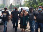 Pimpinan-tertinggi-Khilafatul-Muslimin-Abdul-Qadir-Baraja-dikawal-ketat.jpg