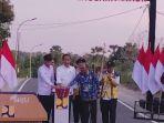 Presiden-Joko-Widodo-saat-meresmikan-Inpres-Jalan-Daerah-di-Kelurahan-Naioni.jpg