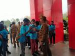 Lepas Kontingen POPDA VII Tahun 2025, Bupati Sikka: Selamat Berjuang, Jaga Sportivitas