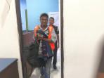 Proses-Penahanan-Antonius-Todo-Hokon-oleh-Kejaksaan-Negeri-Manggarai-Barat.jpg