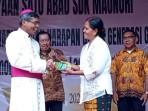 Satu-abad-SDK-Maunori-kepada-Uskup-Agung-Ende.jpg