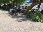 Sejumlah-pengendara-sepeda-motor-dan-mobil-pura-pura-nongkrong-di-Taman-Monumen-Tsunami.jpg