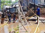 Suasana-dua-unit-rumah-warga-di-Penfui-Timur-Kabupaten-Kupang-terbakar.jpg