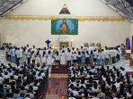 Suasana-saat-misa-Kamis-putih-di-Gereja-StIgnasius-Waibalun-Flores-Timur.jpg