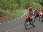 Suharyanto-kemudian-menuju-ke-lokasi-relokasi-bagi-warga-terdampak.jpg