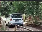 mobil-yang-digunakan-oleh-Oknum-yang-mengaku-petugas-dari-Dinkes-NTT-di-SDK-Hikong.jpg