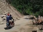 ruas-jalan-Trans-Flores-Maumere-Ende-tepatnya-di-Desa-Bokasape-Timur.jpg