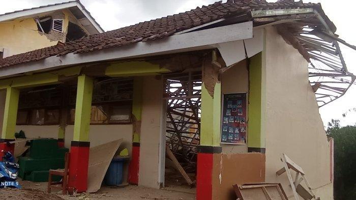 Gempa Guncang Cianjur Jawa Barat 5,6 Magnitudo, Puluhan Rumah Rusak dan Atap Jebol