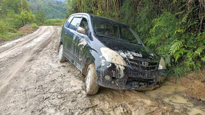 Jalan Blangkejeren - Kutacane Berlumpur, Banyak Kendaraan Tergelincir ke Parit