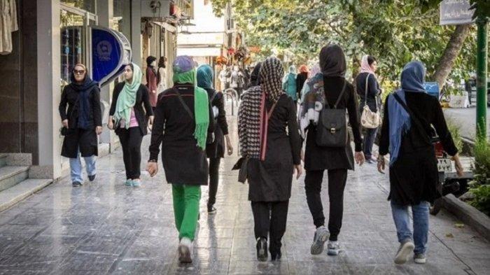Iran Pantau Wanita Tak Berhijab di Ruang Publik Pakai CCTV, Ancaman Sanksi Dikirim Via SMS