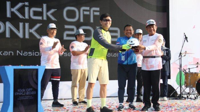 Mendagri Lepas Royke Lumowa untuk Berkeliling Dunia dengan Sepeda dari Monas hingga Eiffel