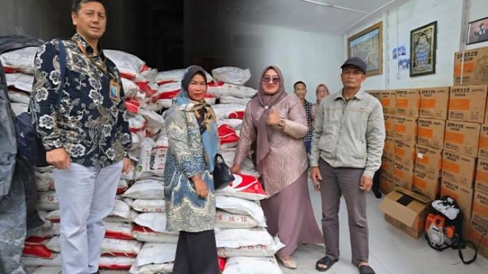 Susilawati Salurkan Pupuk dan Mesin Babat ke Kelompok Tani di Silih Nara dan Ketol