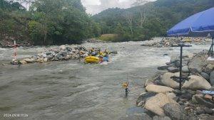 Atlet-Arung-Jeram-PON-XXI-Aceh-Sumut-di-Sungai.jpg