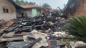 Empat-rumah-warga-di-Desa-Gaya-Jaya-Kecamatan-Lawe-Sigala-gala-Aceh-Tenggara-terbakar.jpg
