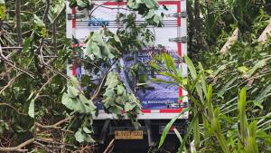 Insiden-kecelakaan-yang-menyebabkan-mobilbox-terjun-ke-jurang-terjadi-di-jalan-Bireuen-Takengon.jpg