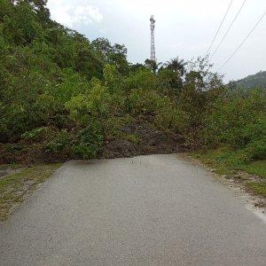 Jalan-tertimbun-longsor-di-Gayo-Lues-Selasa-19122023.jpg