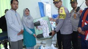 Kapolres-Bener-Meriah-AKBP-Nanang-Indra-Bakti-SH-SIK-serahkan.jpg