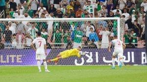 MARTEN-PAES-Penyelamatan-kiper-Timnas-Indonesia-Maarten-Paes.jpg