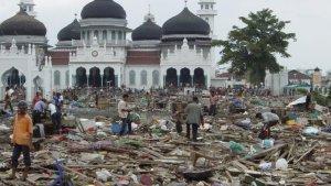 MASJID-RAYA-TERKENA-TSUNAMI.jpg
