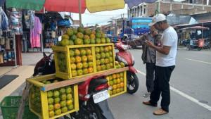 Pedagang-jeruk-keprok-di-Kbaupaten-Bener-Meriah.jpg