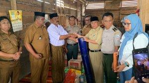 Pemkab-Aceh-Tenggara-memberikan-santunan-kepada-keluarga-korban.jpg