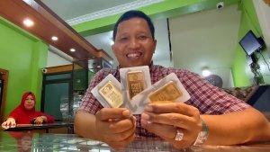 Perlihatkan-emas-Antam.jpg