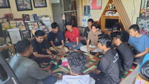 Peserta-diskusi-membahas-tata-suara-dalam-film-di-Komunitas-Kuflet-Padang-Panjang.jpg