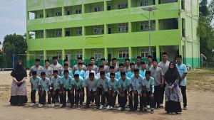 SANTRI-DAYAH-TERIMA-BEASISWA.jpg