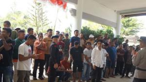 Sekitar-seratus-sopir-dump-truk-datangi-kantor-dprk.jpg