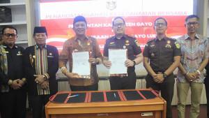 TANDATANGAN-MoU-Kejari-dan-Pemkab-gayo-lues.jpg