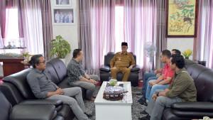 TIM-SERAMBI-INDONESIA-SAAT-DI-KANTOR-BUPATI-BM.jpg