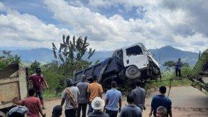 Truk-Bermuatan-Aspal-Terjun-ke-Jurang-Sedalam-20-Meter-di-Aceh-Tengah.jpg