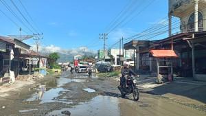 jalan-rusak-parah-di-nasional.jpg