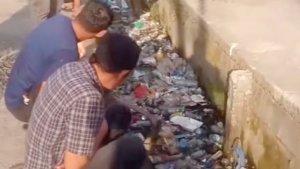 mancing-ikan-di-parit.jpg