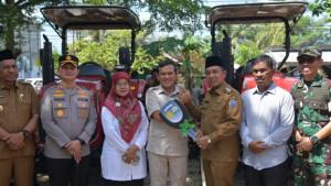 serahkan-traktor-ke-pidie-jaya.jpg