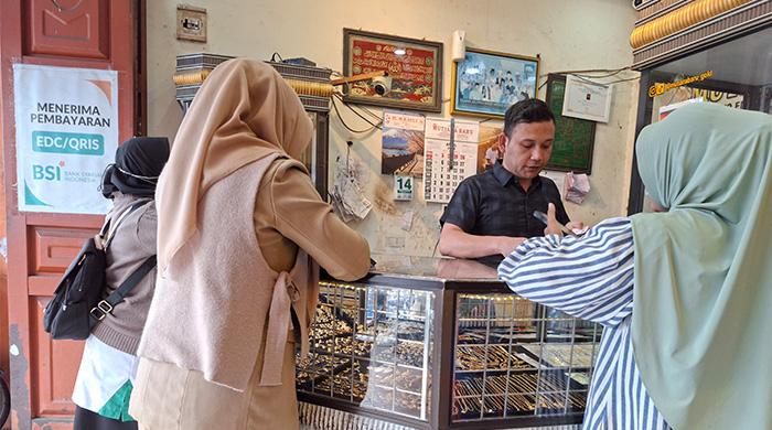 1Pengelola-Toko-Emas-Mutiara-Baru-Simpang-Tiga-Redelong.jpg