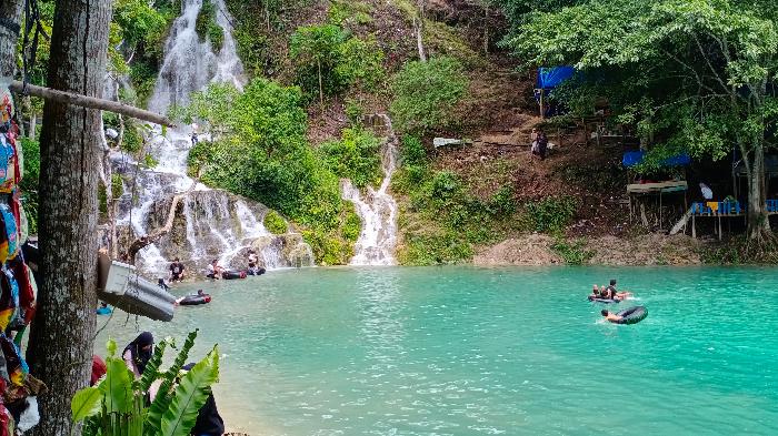 Wisata Gayo Lues, Pengunjung Objek Wisata Air Terjun Kolam Biru Rerebe Menurun