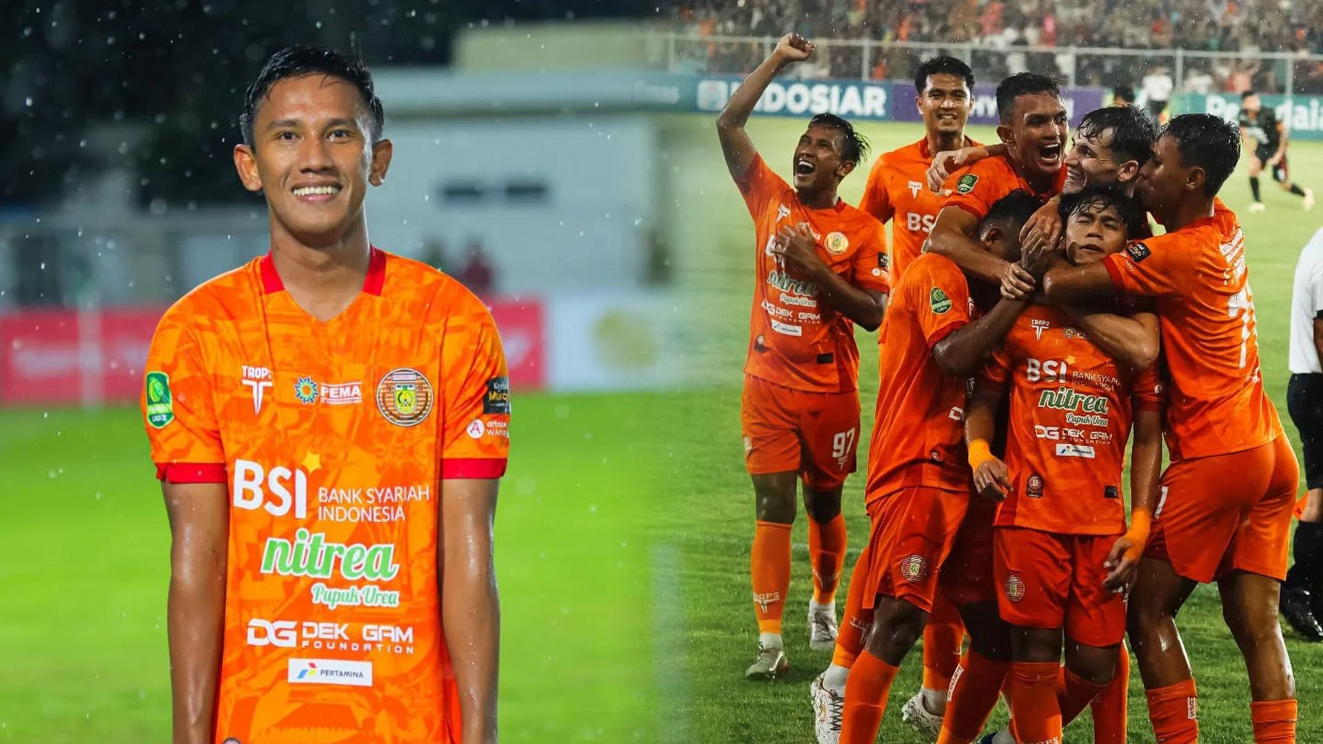 Adam-Mauala-bersama-para-pemain-Persiraja-Banda-Aceh-di-Liga-2-20242025-lalu.jpg