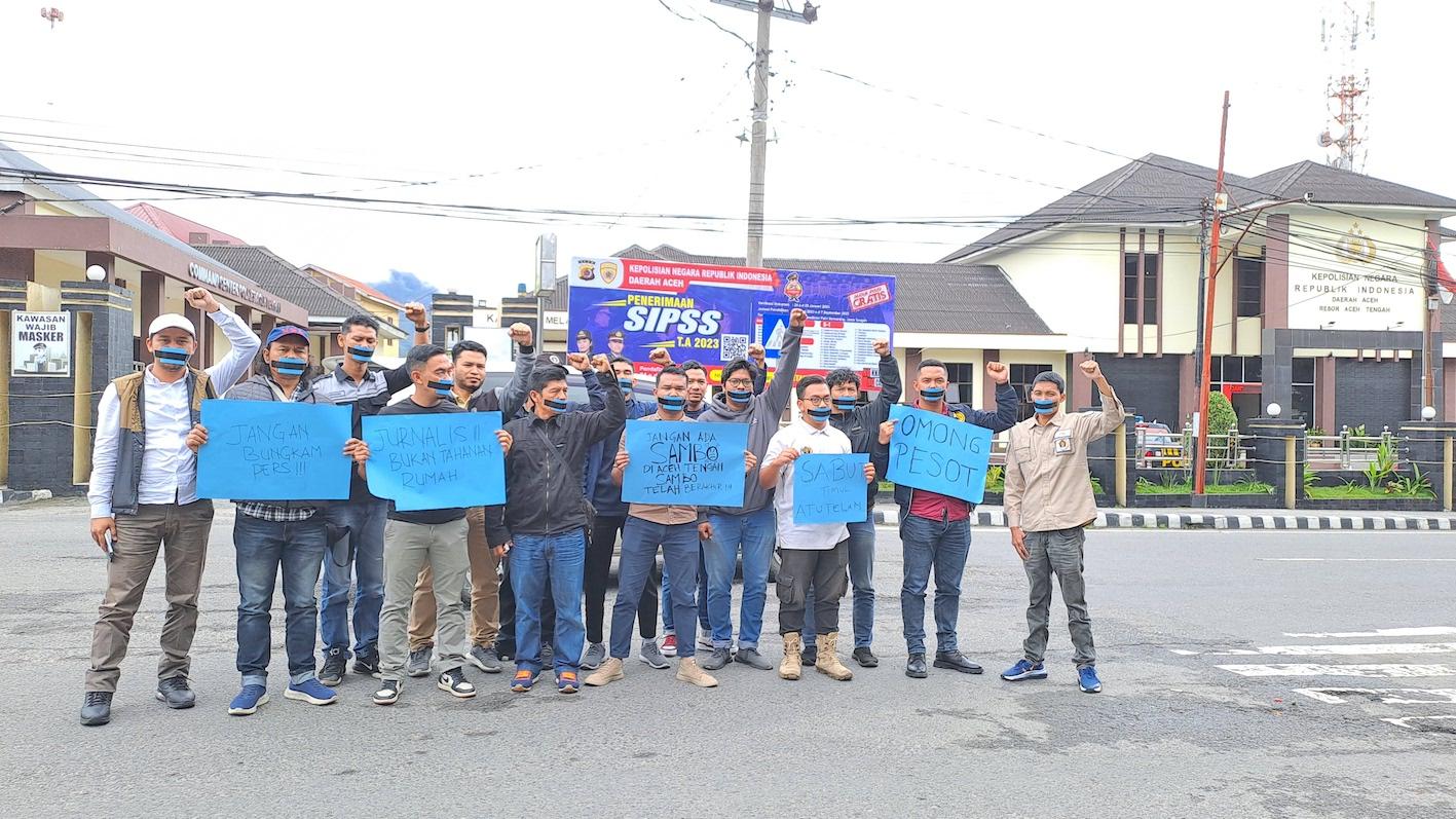 Puluhan Wartawan Gelar Aksi Tutup Mulut Minta Kepastian Hukum Kasus Ancam Bunuh Jurnalis