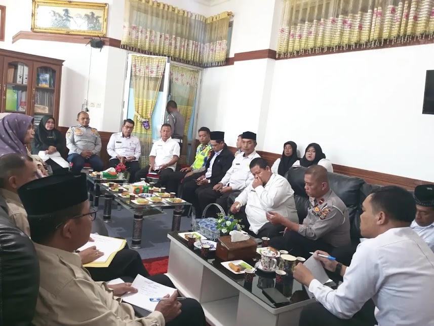 Asisten-1-Setdakab-Khaimansyah-pimpin-rapat-teknis.jpg