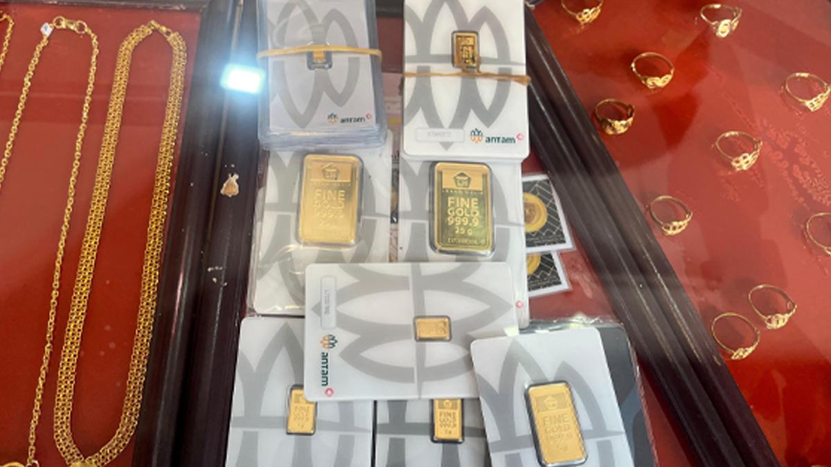 Harga-Emas-Antam-Hari-Ini-13-November-2024-Anjlok-Rp-17000-Segini-Harga-Per-Gramnya.jpg
