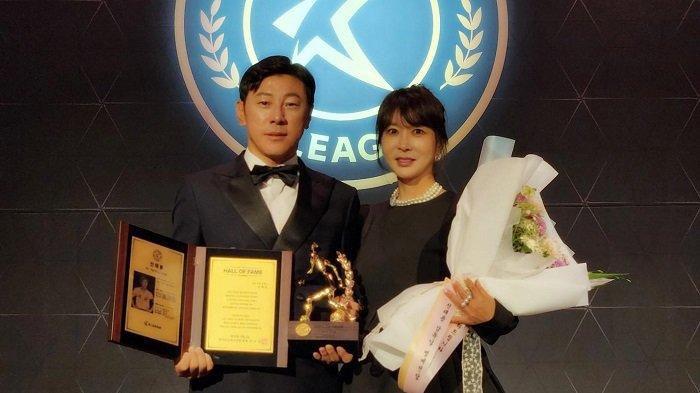 Potret Cha Young Ju Istri Shin Tae-yong yang Awet muda dan Miliki Selera Fashion Modis