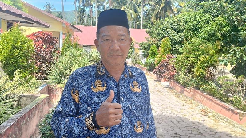 Kepsek-SMAN-1-Badar-Hadian-Munthe_.jpg