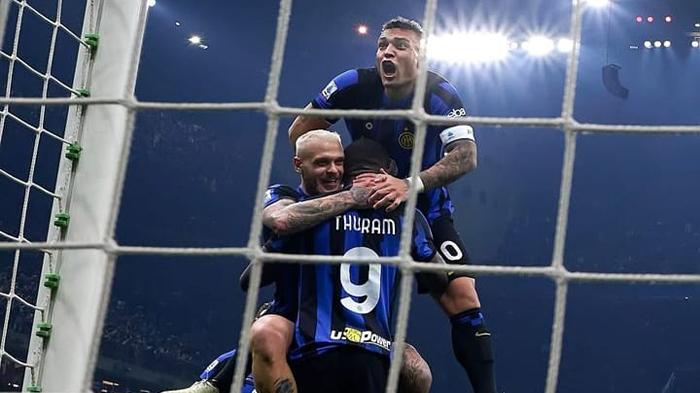 Klub-sepak-bola-Inter-Milan-dengan-tenang-berada-di-puncak.jpg