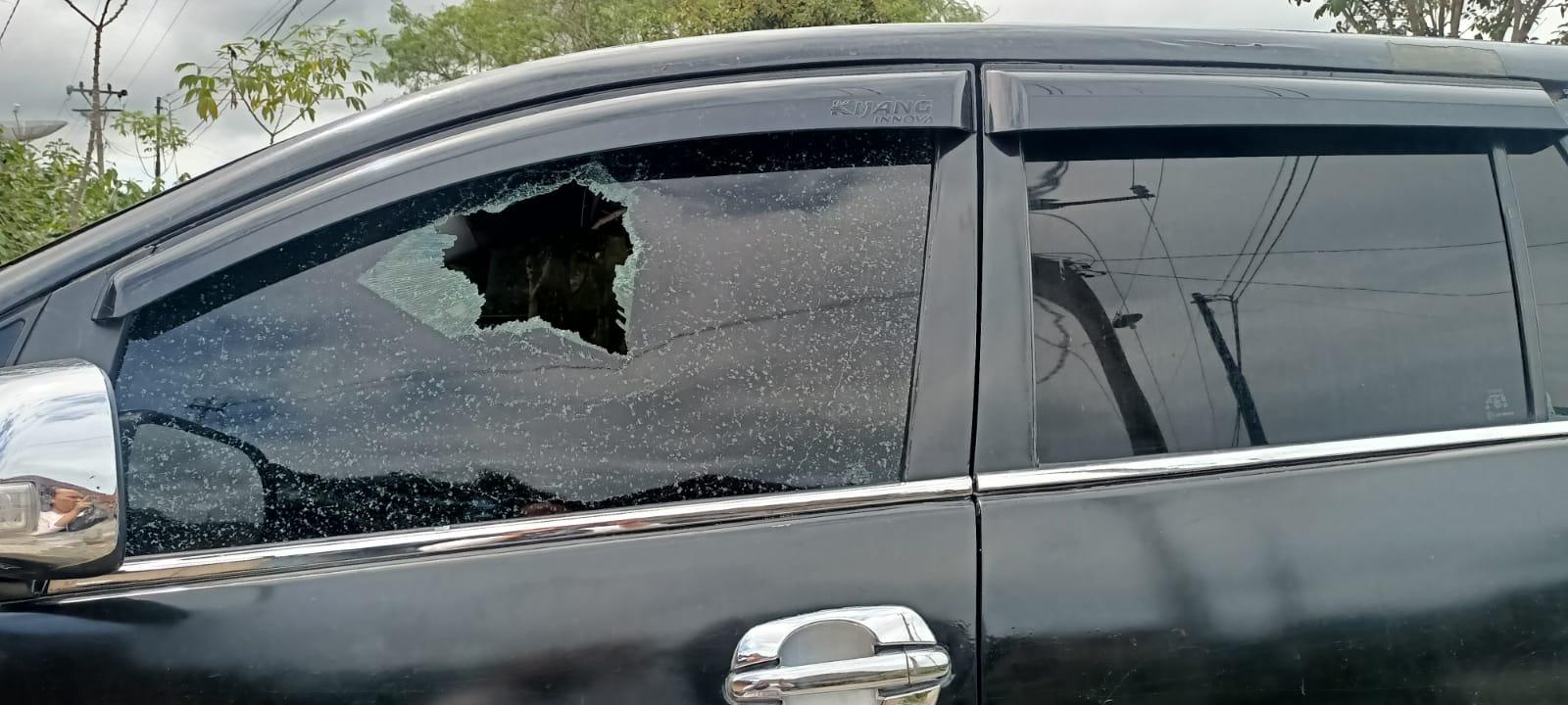 Video Mobil Warga Aceh Tengah Dilempar Batu Viral di Media Sosial, Kaca Bolong