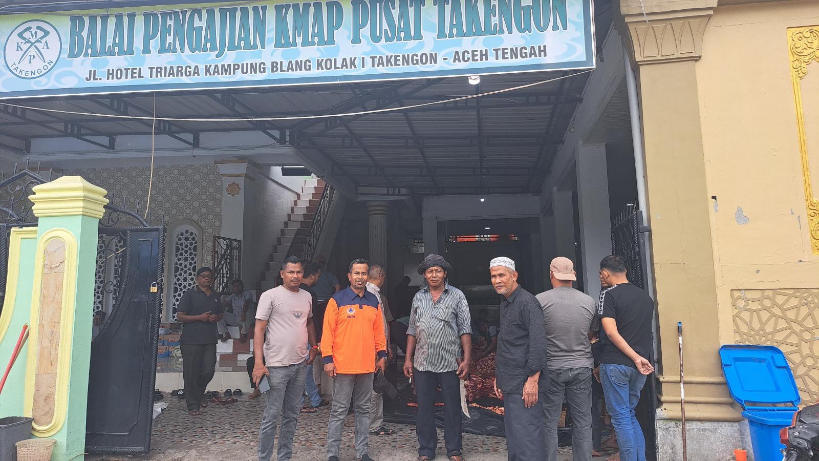Pengurus-dan-panitia-kurban-berfoto-bersama.jpg