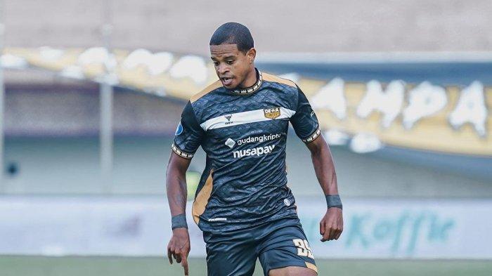 Penyerang-Dewa-United-Alex-Martins-menjadi-sorotan.jpg
